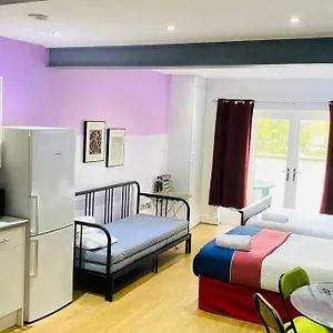Modern Near Bethnal Apartment