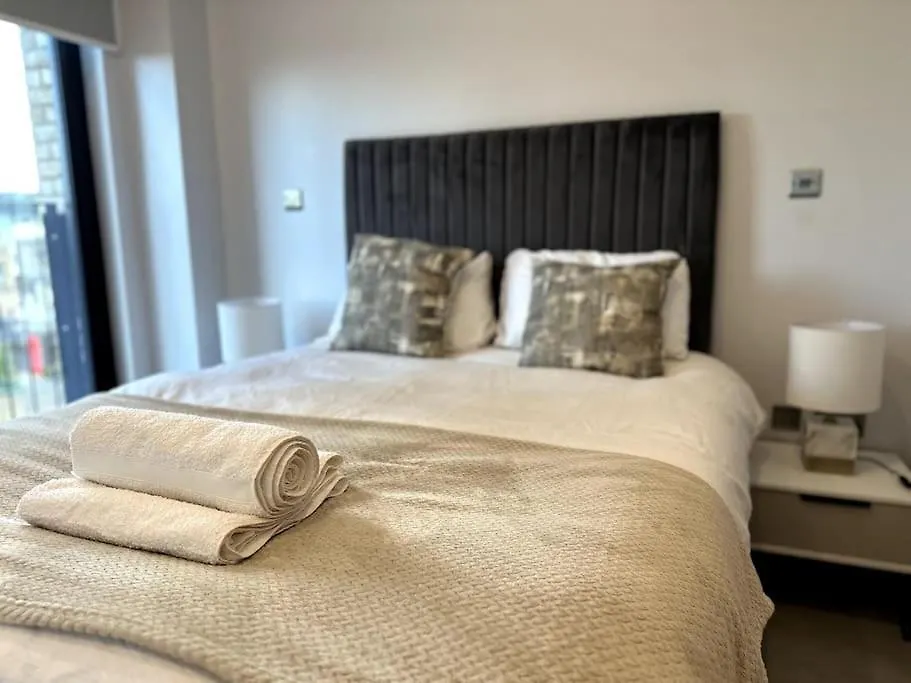 The Glamour Of Shoreditch London Apartment
